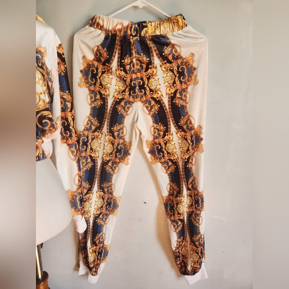 AKIRA Velour/Crushed Velvet Warm-Up 2pc. - Picture 3 of 4